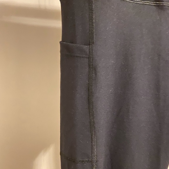 ALong Fit Black Legging with Pockets!, Size Large - Picture 5 of 7